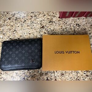 LV District Pm bag